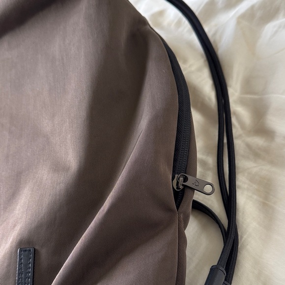 Elegant Brown Tote with Black Straps - Picture 4 of 5